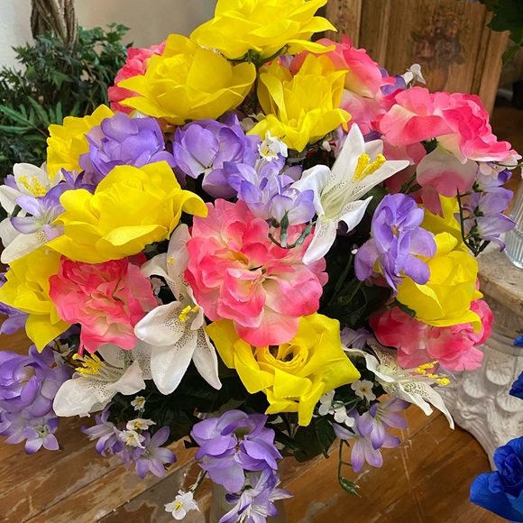 Cemetery Silk Cones - Picture 5 of 8